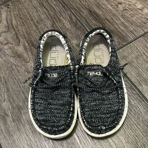 Hey Dude. Toddler boys. Size 8. Black and white mingled color.